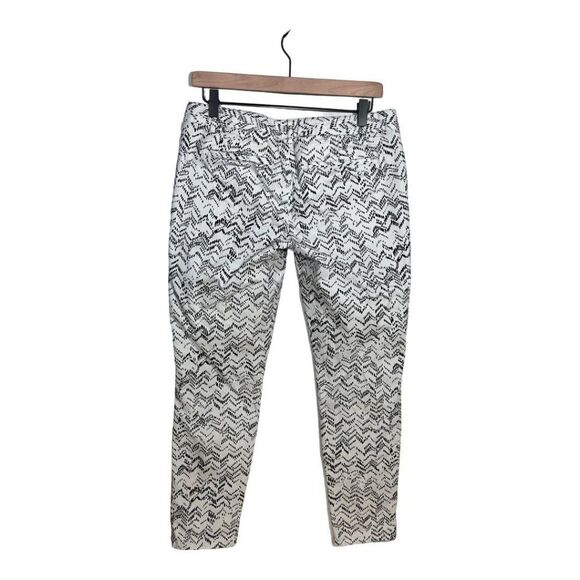 Khakis by Gap Capri Skinny Mimi White Black Aztec Design Pull On Chino Pant Sz 4 - Picture 2 of 12